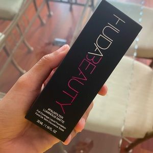 HUDA Luminous Matte Foundation shade Baklava 340G
